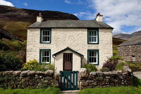 Outdoor Living – Summer Begins with Beautiful Exteriors