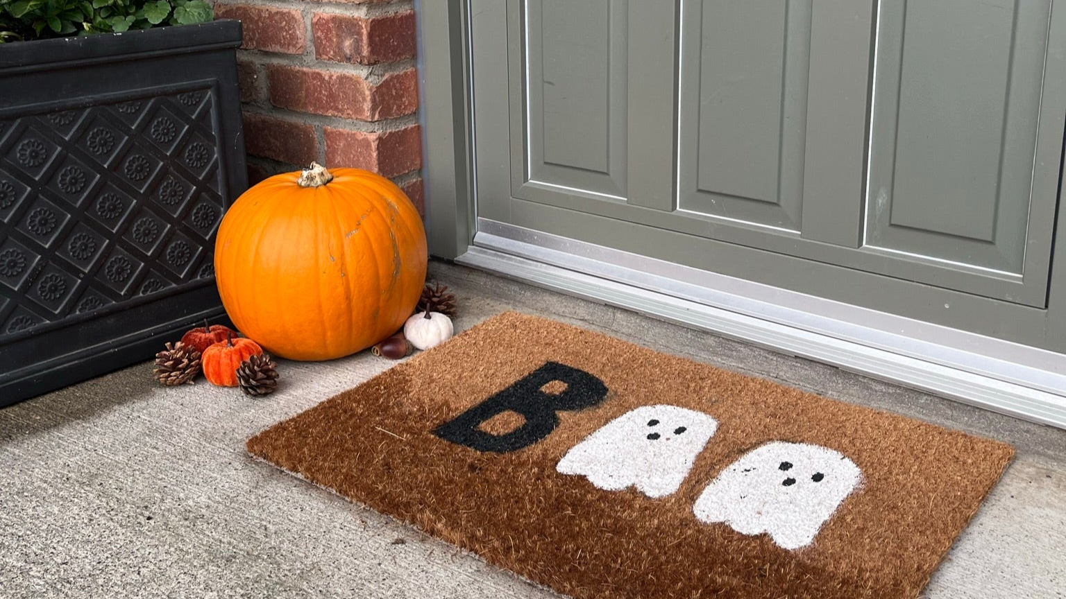 Haunting Halloween Front Door Mats! Colourtrend Paints